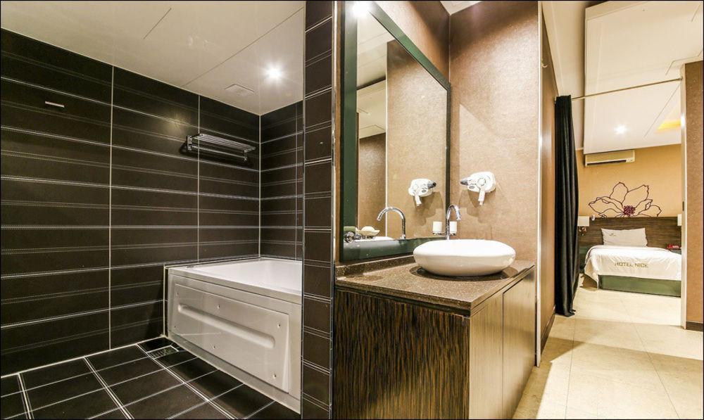 Nice Hotel Uijeongbu Экстерьер фото